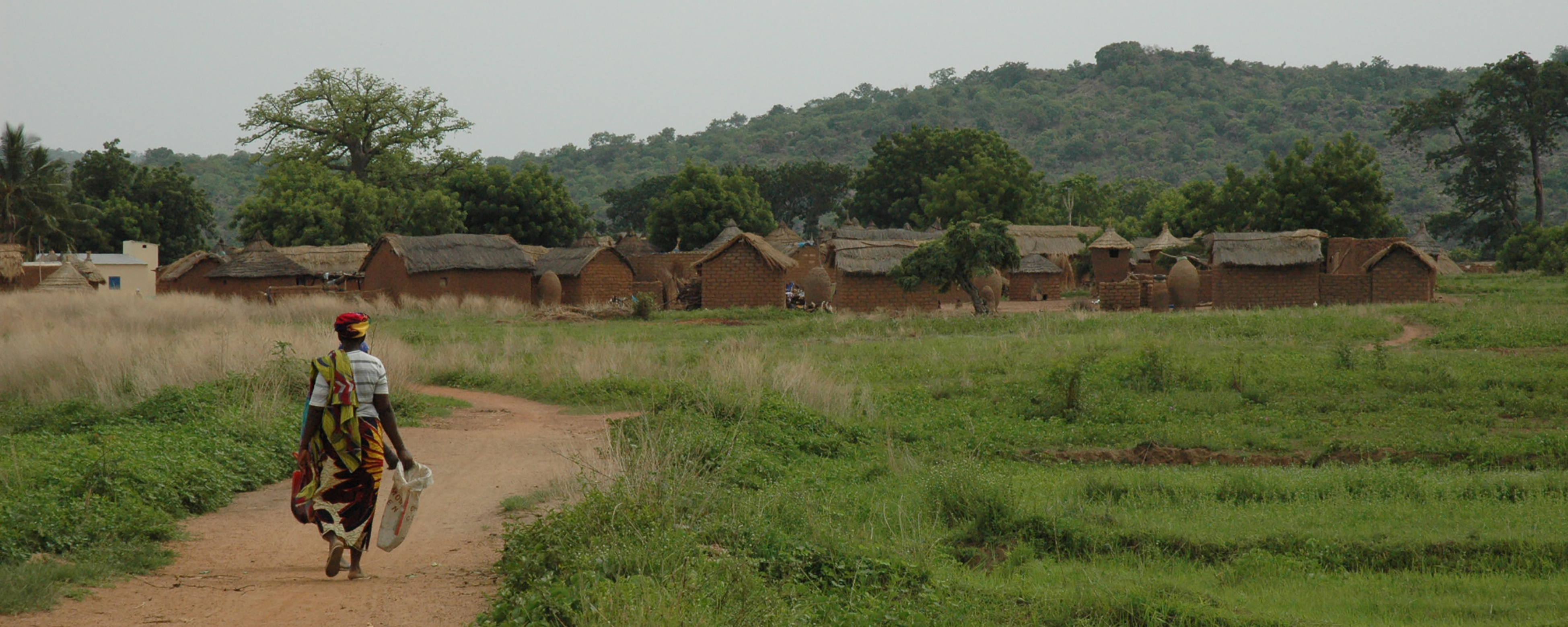 Femme dans son village au Burkina Faso
