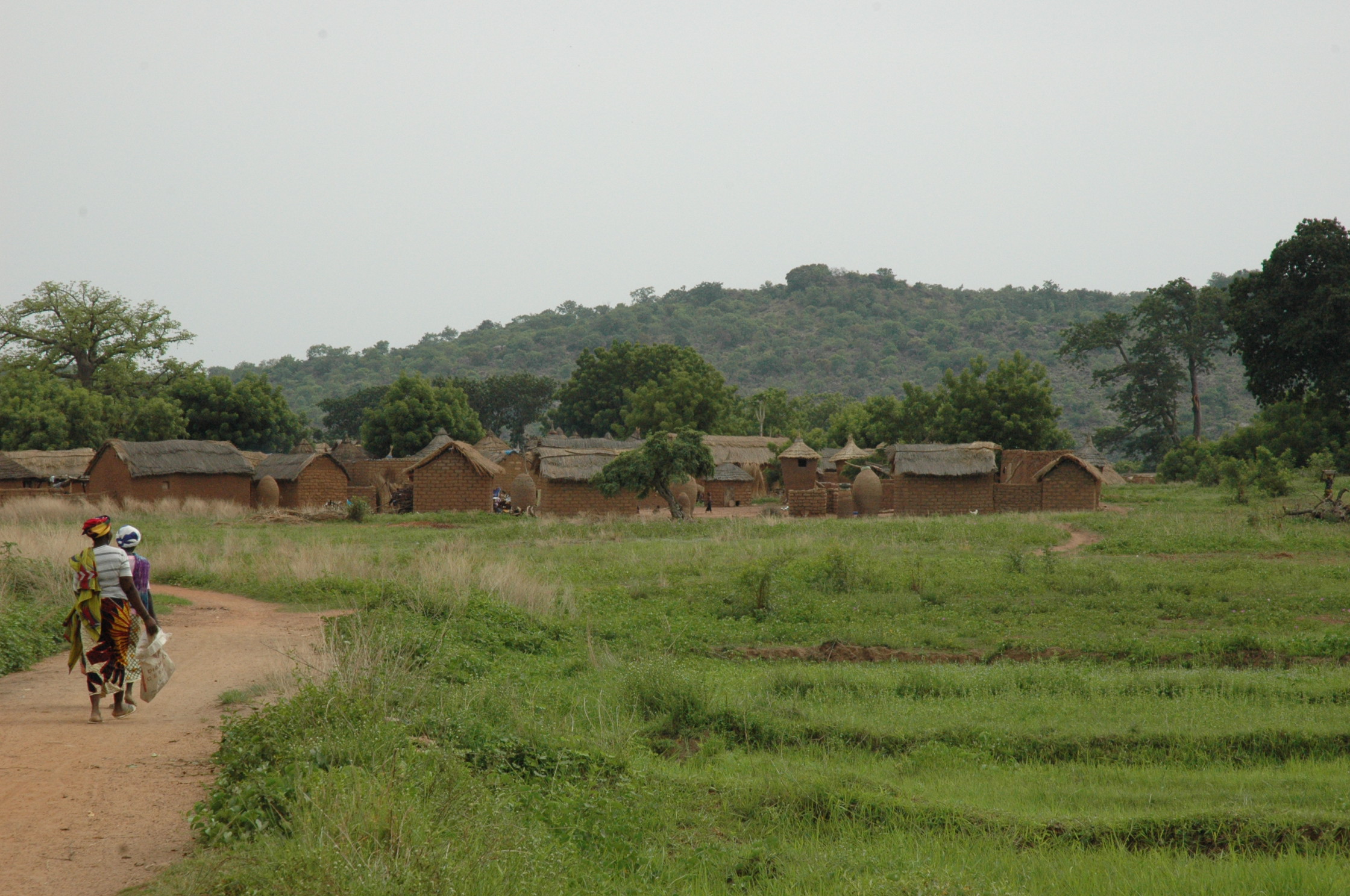 Femmes dans leur village rural au Burkina Faso