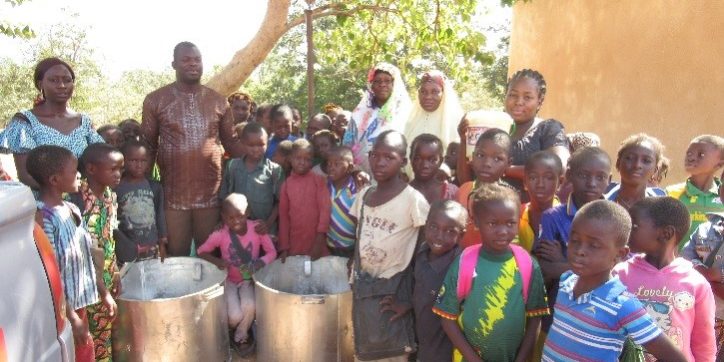 RPBHC – don de foyers améliorés aux cantines scolaires – ecole de koutoura